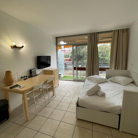 06U - Beautiful Studio In Residence - Swimming Pool And Tennis Court แซ็งต์-โลร็อง-ดู-วาร์ ภายนอก รูปภาพ