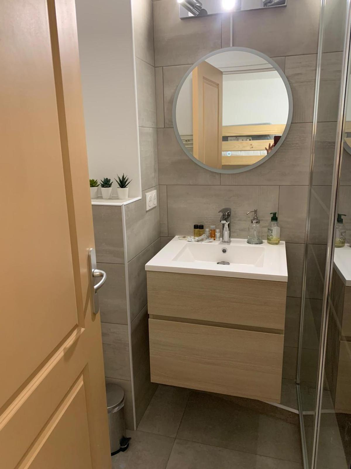 06U - Beautiful Studio In Residence - Swimming Pool And Tennis Court แซ็งต์-โลร็อง-ดู-วาร์ ภายนอก รูปภาพ