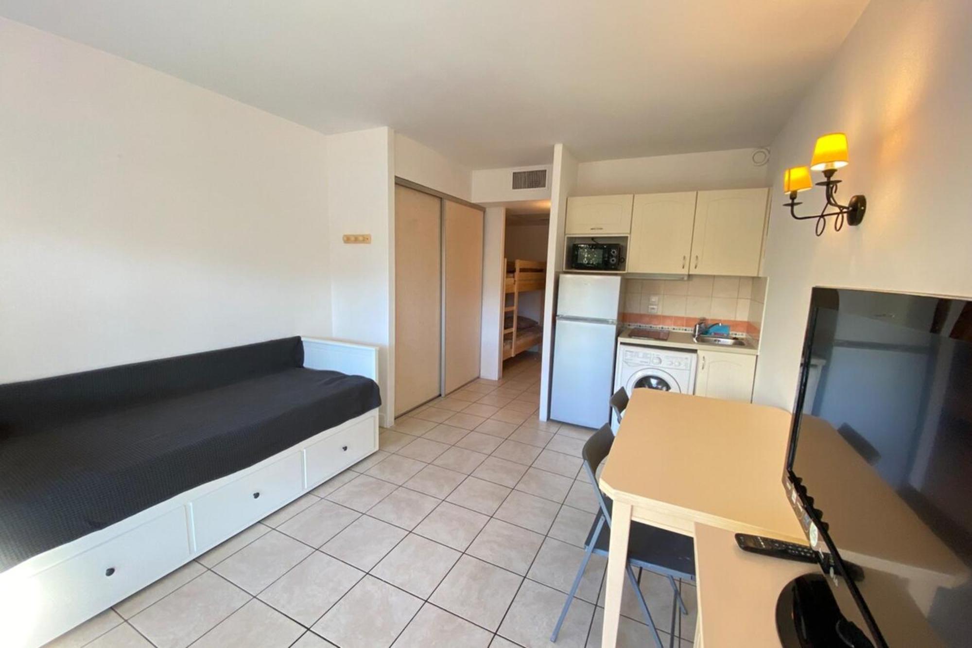 06U - Beautiful Studio In Residence - Swimming Pool And Tennis Court แซ็งต์-โลร็อง-ดู-วาร์ ภายนอก รูปภาพ