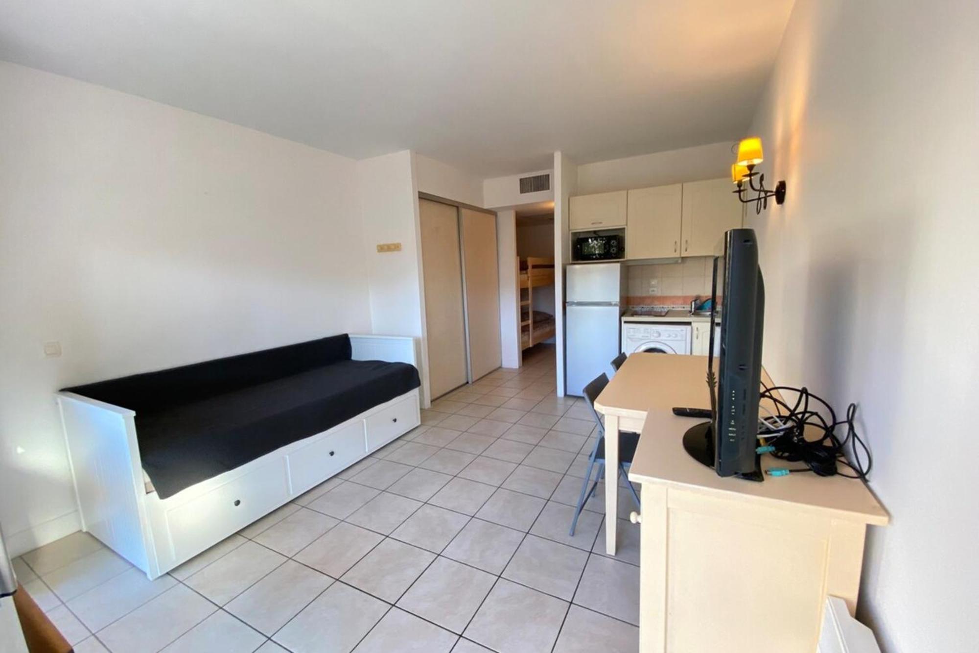 06U - Beautiful Studio In Residence - Swimming Pool And Tennis Court แซ็งต์-โลร็อง-ดู-วาร์ ภายนอก รูปภาพ