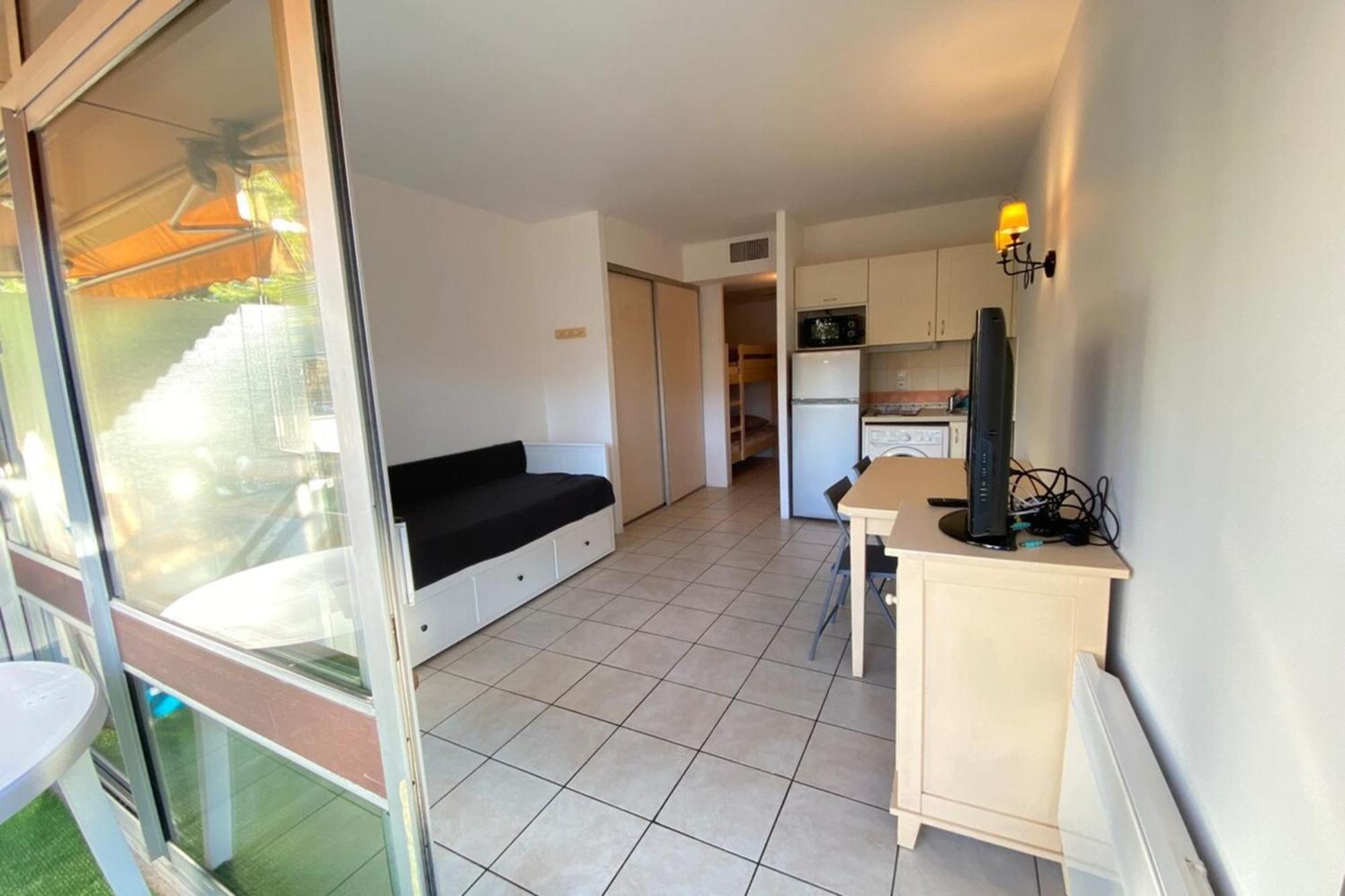 06U - Beautiful Studio In Residence - Swimming Pool And Tennis Court แซ็งต์-โลร็อง-ดู-วาร์ ภายนอก รูปภาพ