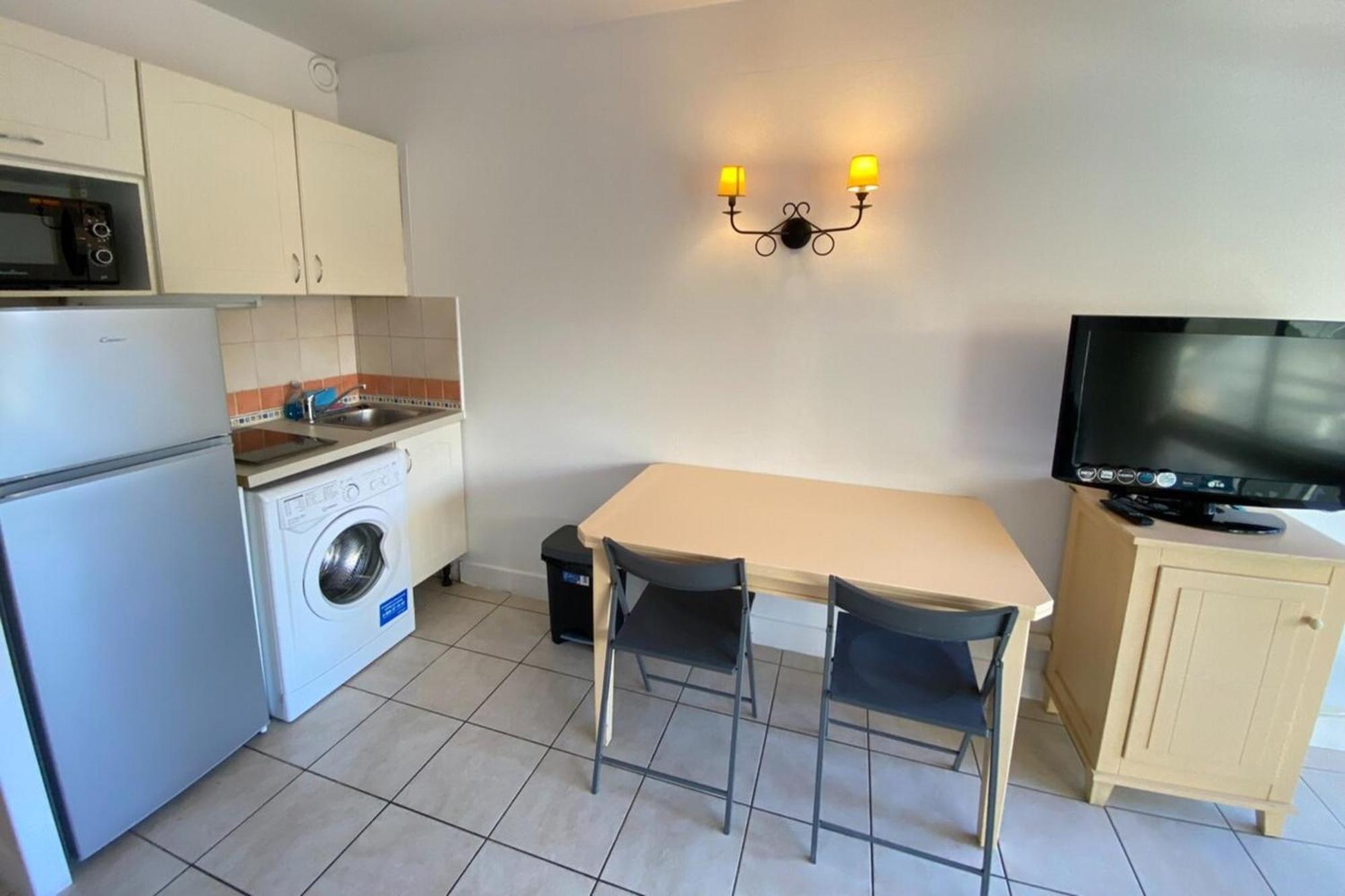 06U - Beautiful Studio In Residence - Swimming Pool And Tennis Court แซ็งต์-โลร็อง-ดู-วาร์ ภายนอก รูปภาพ