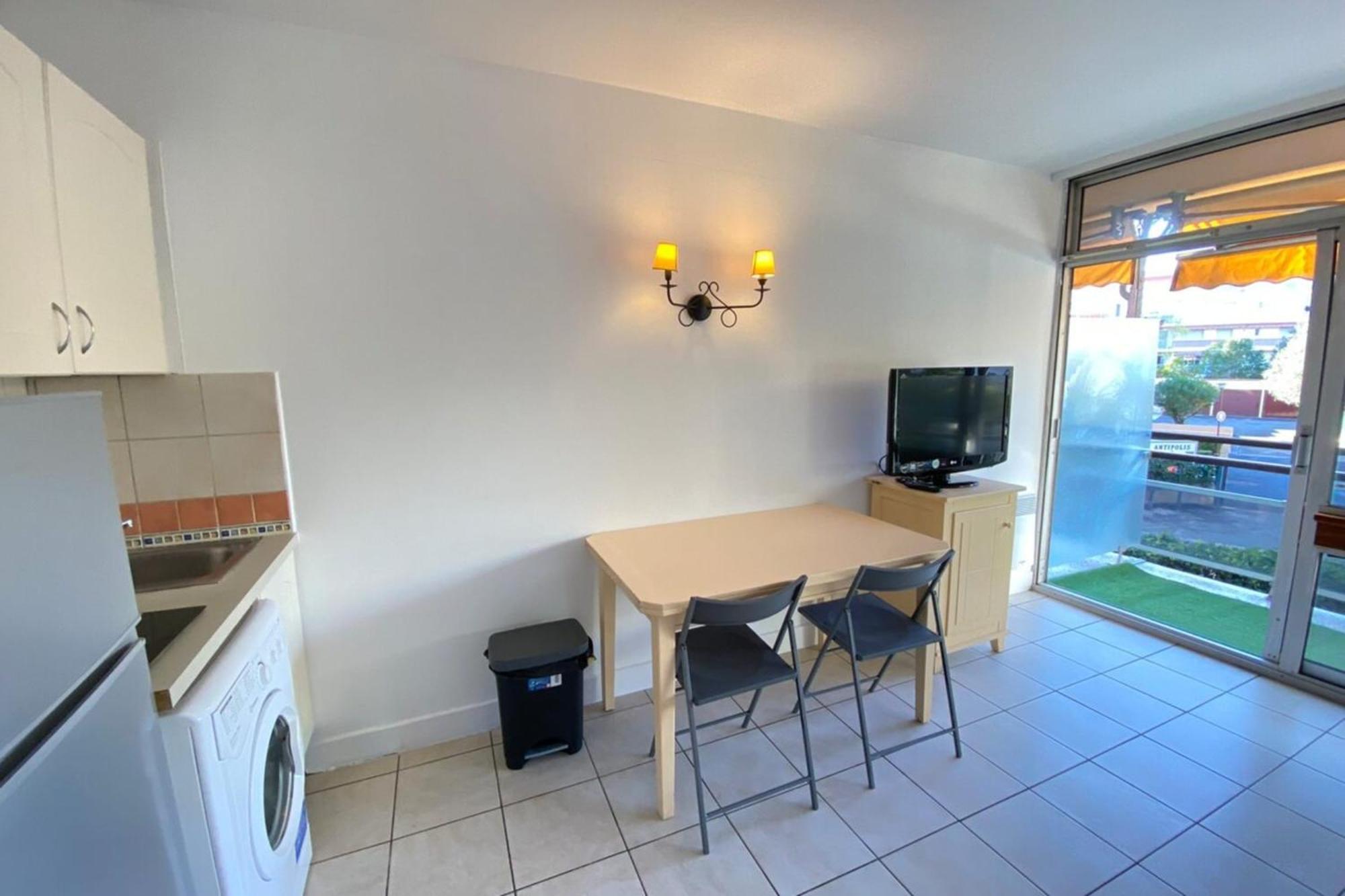 06U - Beautiful Studio In Residence - Swimming Pool And Tennis Court แซ็งต์-โลร็อง-ดู-วาร์ ภายนอก รูปภาพ