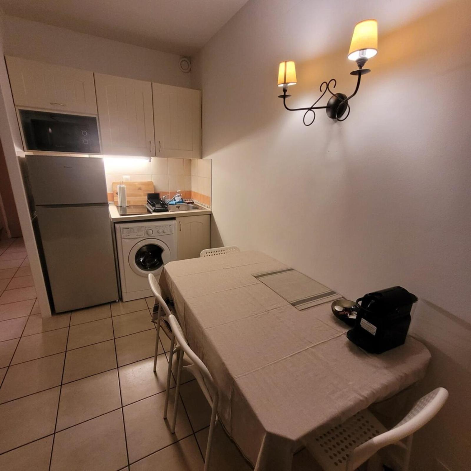 06U - Beautiful Studio In Residence - Swimming Pool And Tennis Court แซ็งต์-โลร็อง-ดู-วาร์ ภายนอก รูปภาพ
