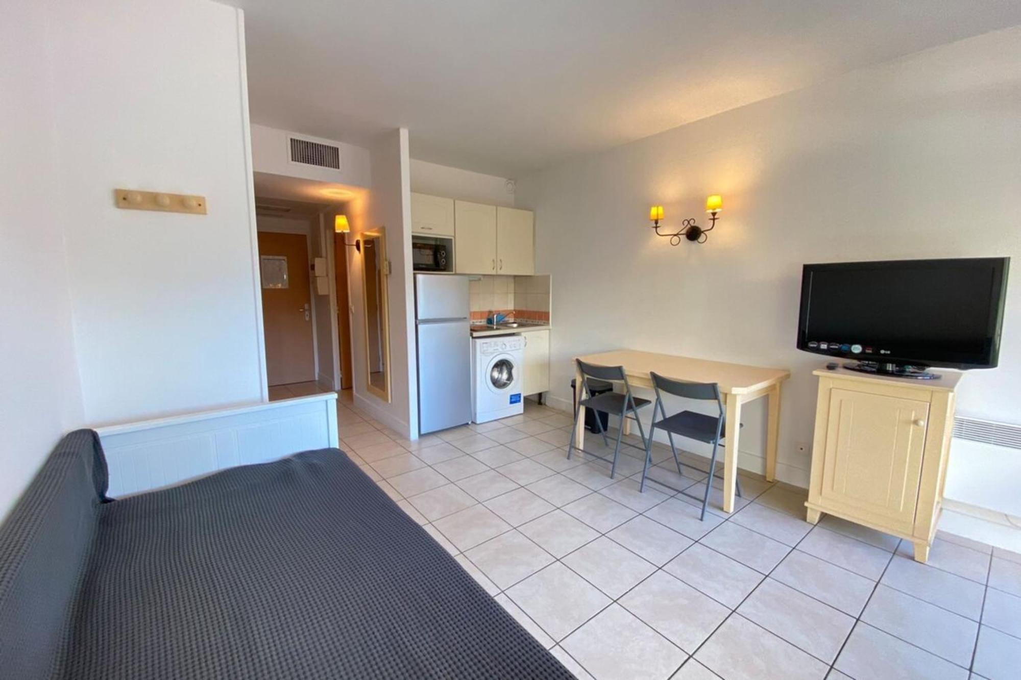 06U - Beautiful Studio In Residence - Swimming Pool And Tennis Court แซ็งต์-โลร็อง-ดู-วาร์ ภายนอก รูปภาพ