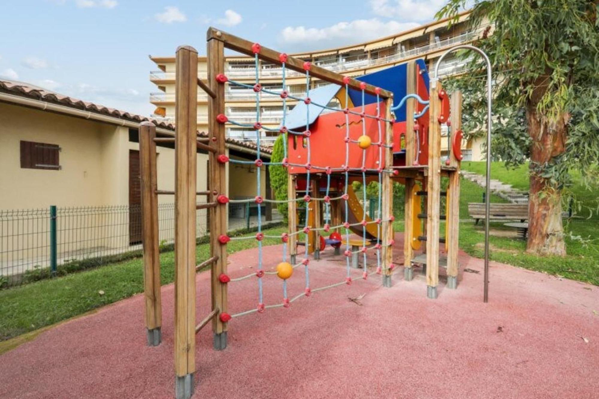 06U - Beautiful Studio In Residence - Swimming Pool And Tennis Court แซ็งต์-โลร็อง-ดู-วาร์ ภายนอก รูปภาพ