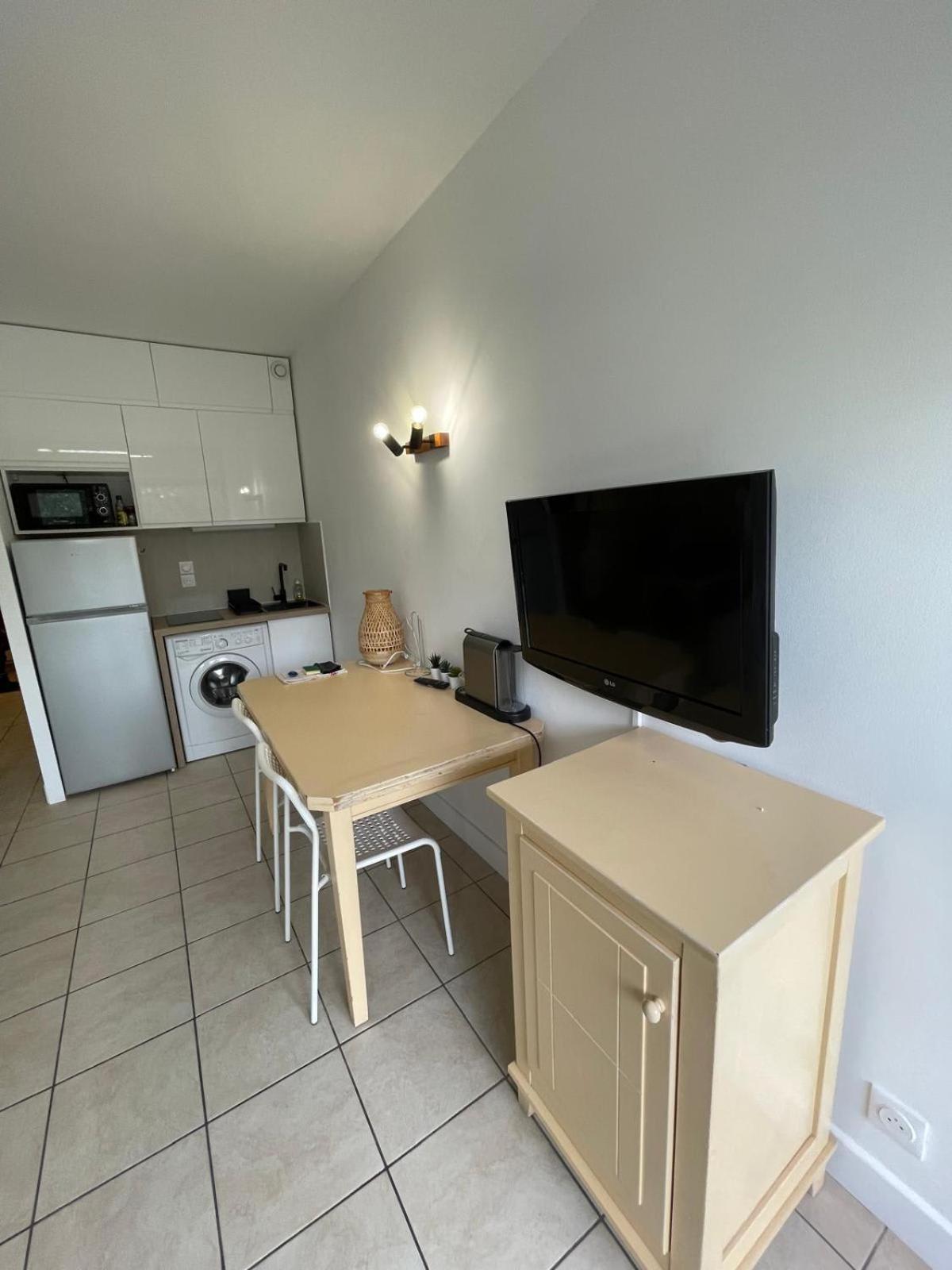 06U - Beautiful Studio In Residence - Swimming Pool And Tennis Court แซ็งต์-โลร็อง-ดู-วาร์ ภายนอก รูปภาพ