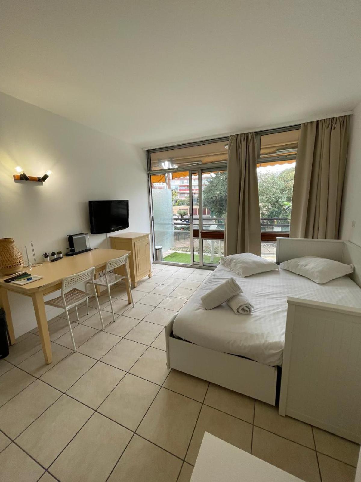 06U - Beautiful Studio In Residence - Swimming Pool And Tennis Court แซ็งต์-โลร็อง-ดู-วาร์ ภายนอก รูปภาพ