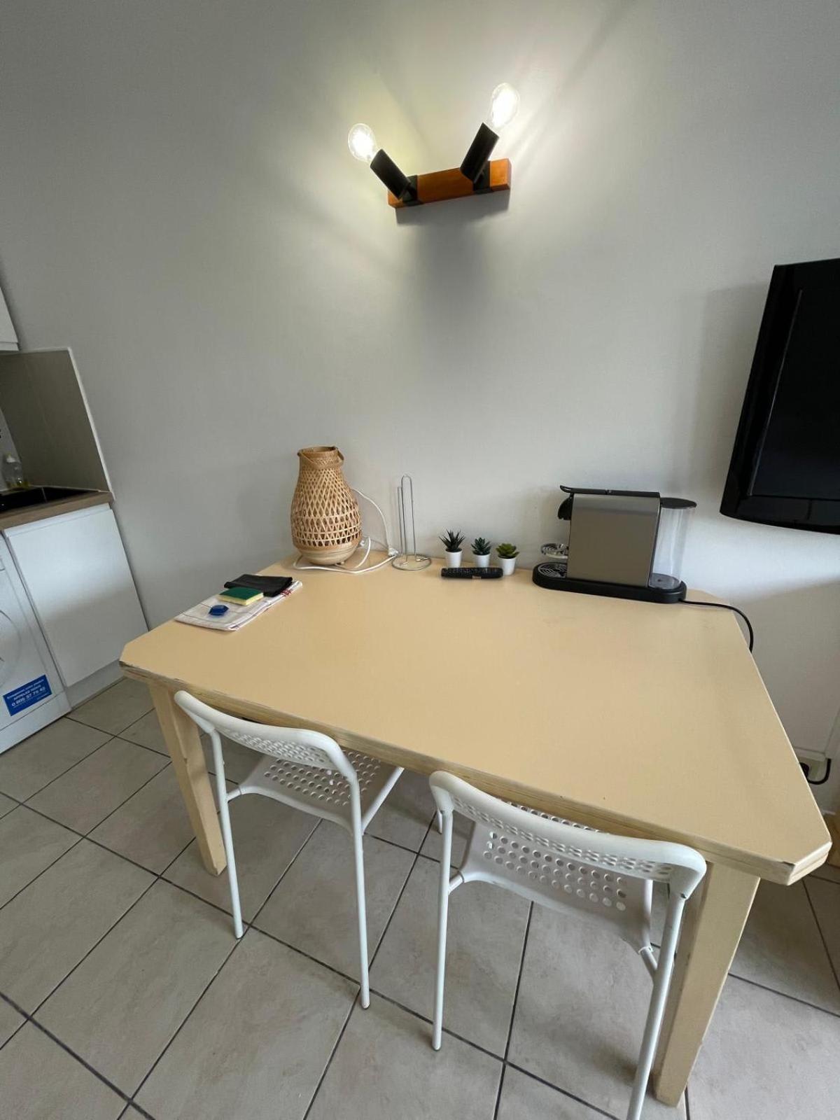06U - Beautiful Studio In Residence - Swimming Pool And Tennis Court แซ็งต์-โลร็อง-ดู-วาร์ ภายนอก รูปภาพ