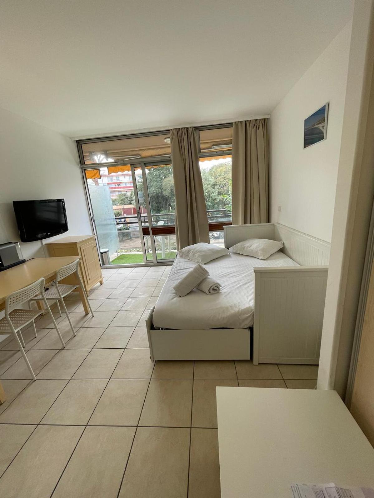 06U - Beautiful Studio In Residence - Swimming Pool And Tennis Court แซ็งต์-โลร็อง-ดู-วาร์ ภายนอก รูปภาพ