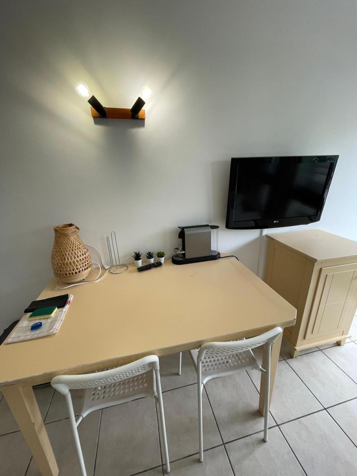 06U - Beautiful Studio In Residence - Swimming Pool And Tennis Court แซ็งต์-โลร็อง-ดู-วาร์ ภายนอก รูปภาพ
