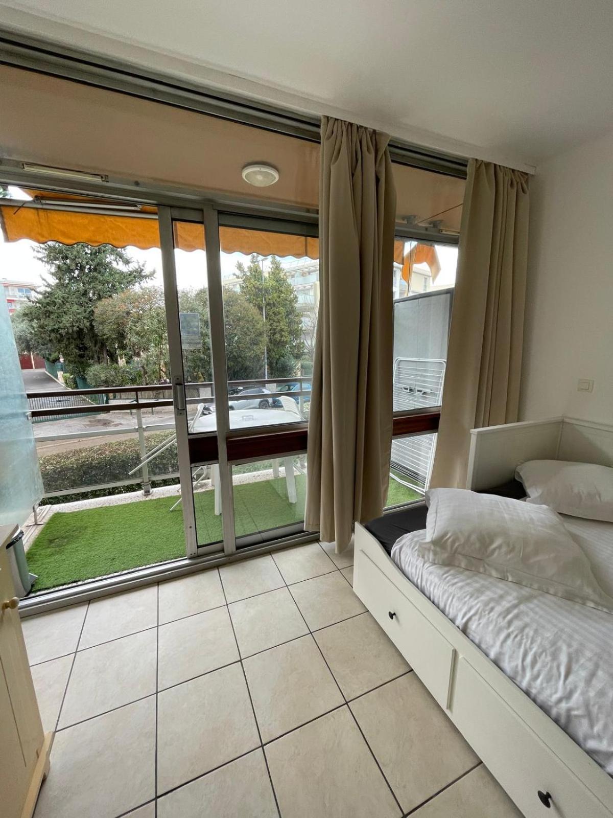 06U - Beautiful Studio In Residence - Swimming Pool And Tennis Court แซ็งต์-โลร็อง-ดู-วาร์ ภายนอก รูปภาพ