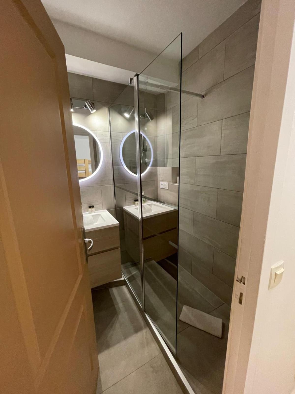 06U - Beautiful Studio In Residence - Swimming Pool And Tennis Court แซ็งต์-โลร็อง-ดู-วาร์ ภายนอก รูปภาพ