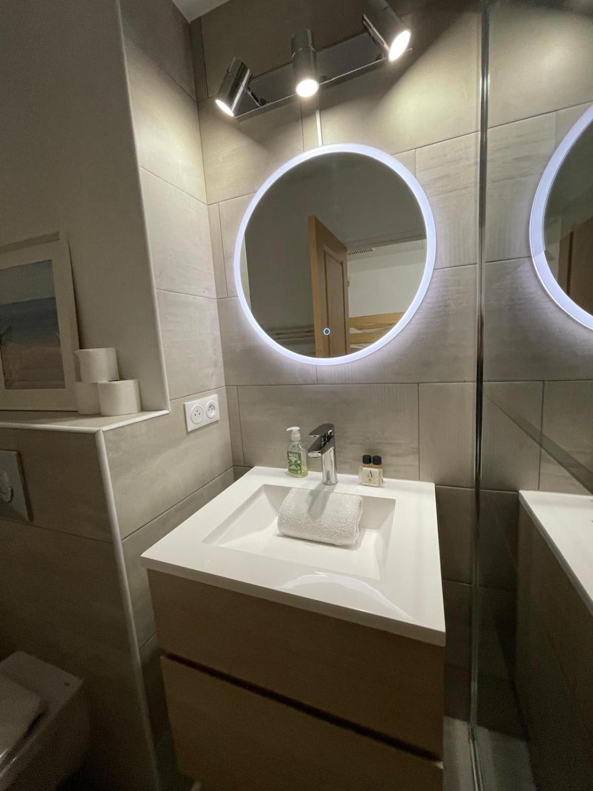 06U - Beautiful Studio In Residence - Swimming Pool And Tennis Court แซ็งต์-โลร็อง-ดู-วาร์ ภายนอก รูปภาพ