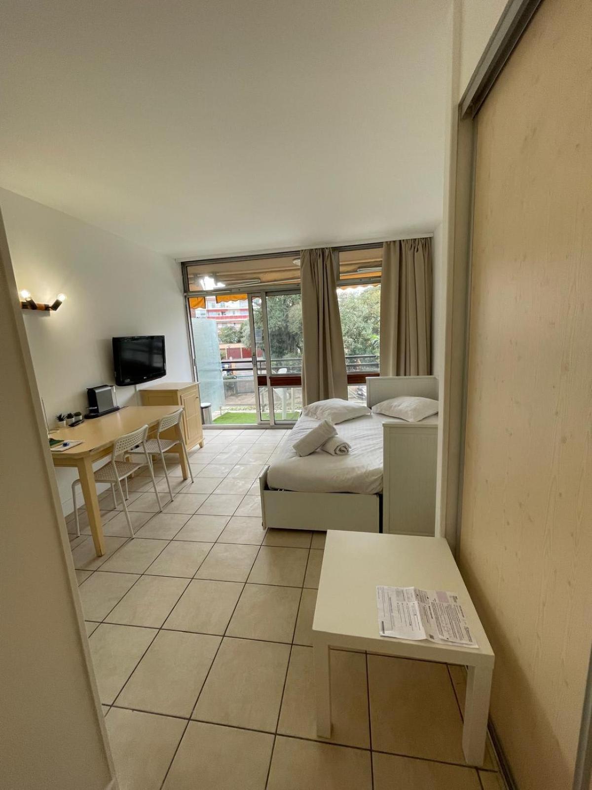 06U - Beautiful Studio In Residence - Swimming Pool And Tennis Court แซ็งต์-โลร็อง-ดู-วาร์ ภายนอก รูปภาพ