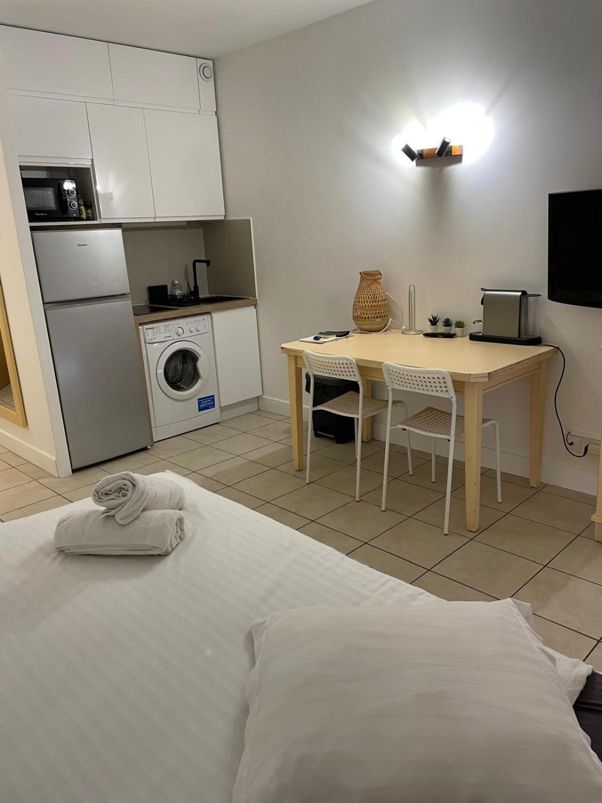 06U - Beautiful Studio In Residence - Swimming Pool And Tennis Court แซ็งต์-โลร็อง-ดู-วาร์ ภายนอก รูปภาพ